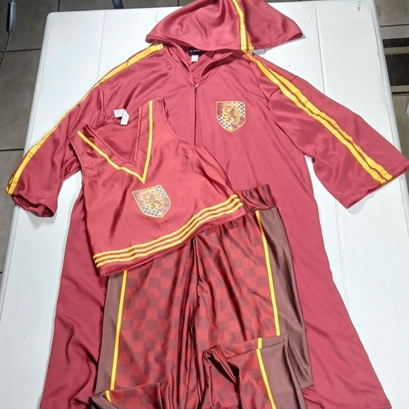 Quidditch Gryffindor Costume brand new! - Picture 4 of 5